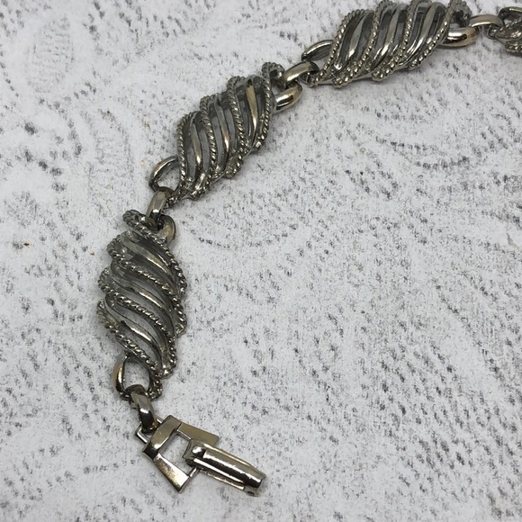 VINTAGE swirl twist metal chain link bracelet costume silver tone - Picture 2 of 5